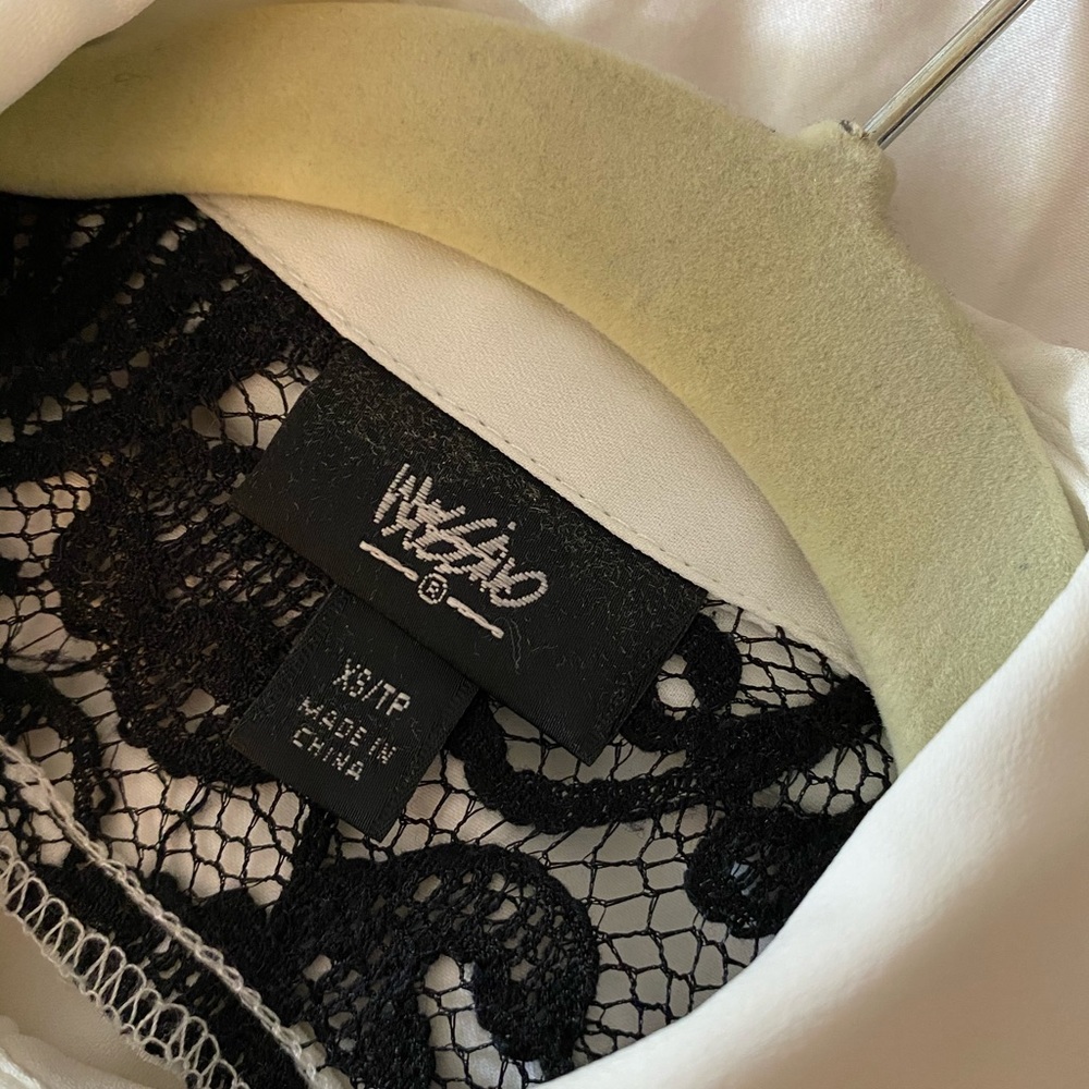 Beautiful button up - Picture 4 of 4